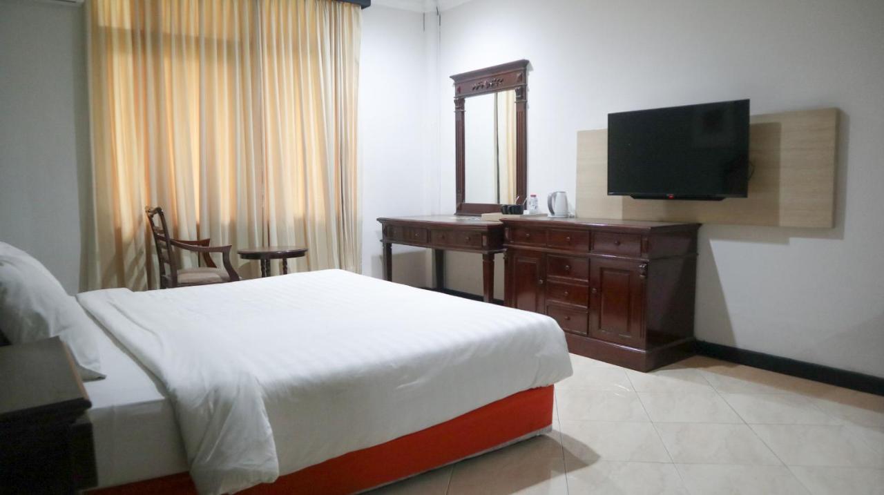 Hotel Sofia Juanda Surabaya Сидоарджо Екстериор снимка