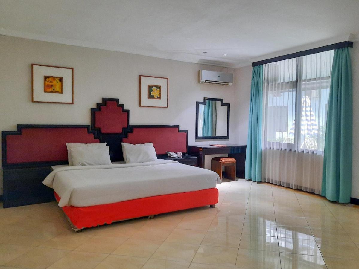 Hotel Sofia Juanda Surabaya Сидоарджо Екстериор снимка