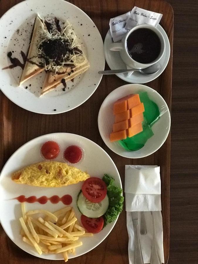 Hotel Sofia Juanda Surabaya Сидоарджо Екстериор снимка