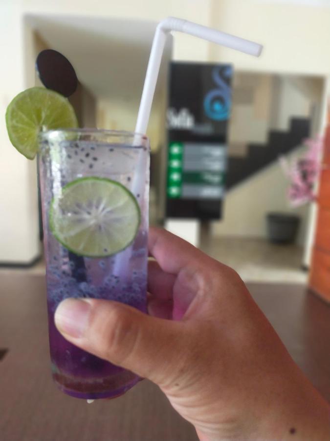 Hotel Sofia Juanda Surabaya Сидоарджо Екстериор снимка