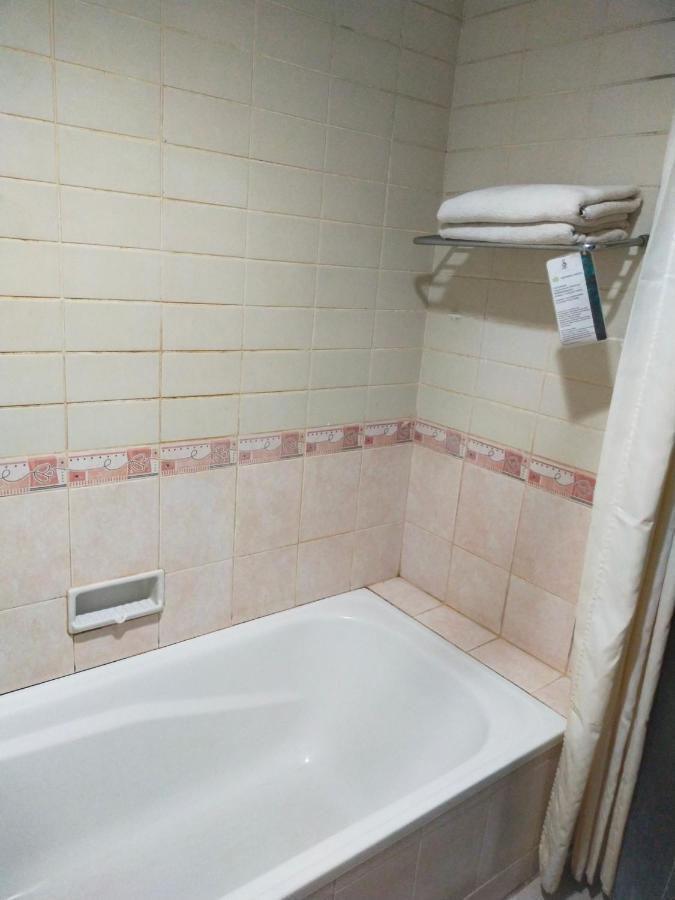 Hotel Sofia Juanda Surabaya Сидоарджо Екстериор снимка