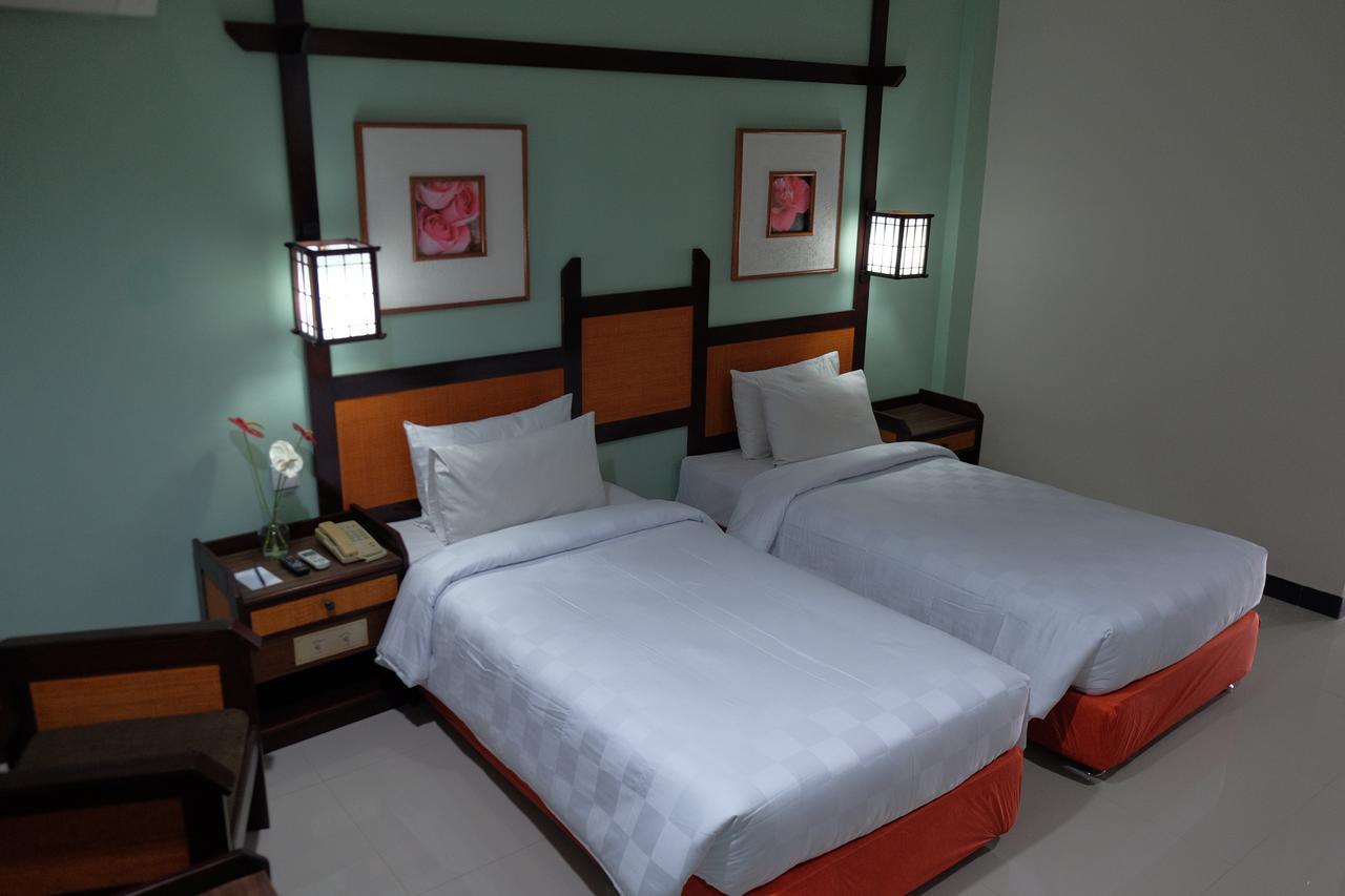 Hotel Sofia Juanda Surabaya Сидоарджо Екстериор снимка
