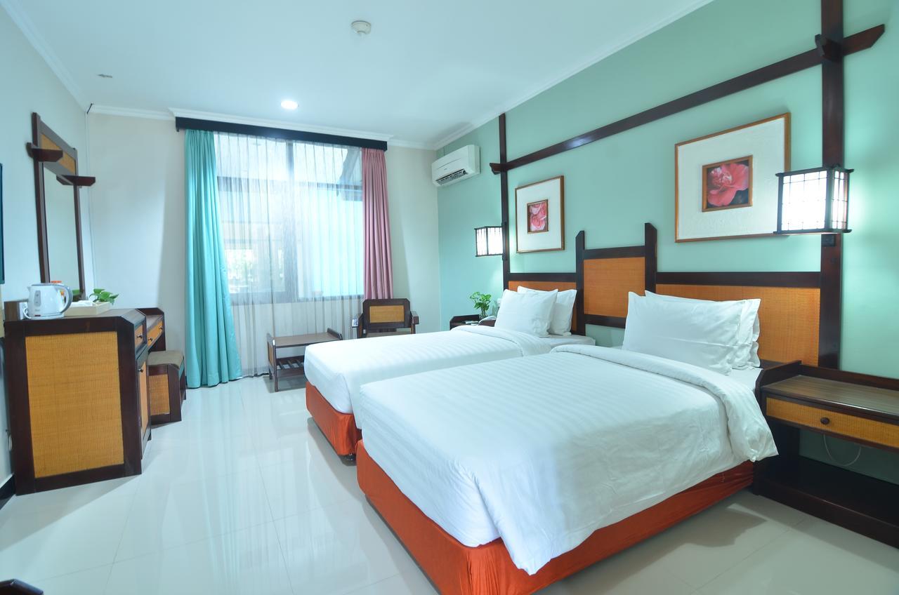 Hotel Sofia Juanda Surabaya Сидоарджо Екстериор снимка