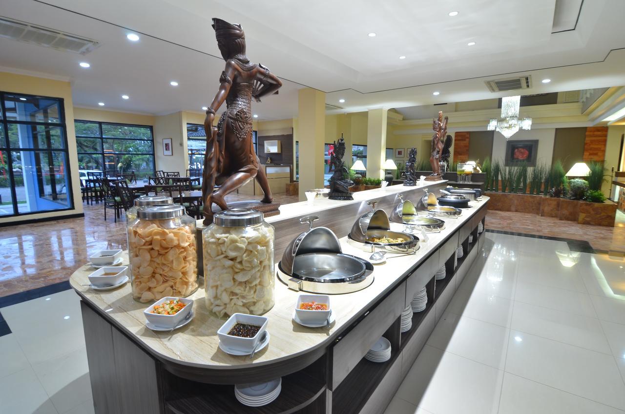 Hotel Sofia Juanda Surabaya Сидоарджо Екстериор снимка