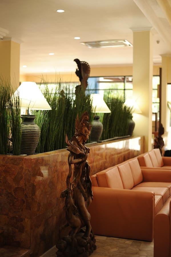 Hotel Sofia Juanda Surabaya Сидоарджо Екстериор снимка