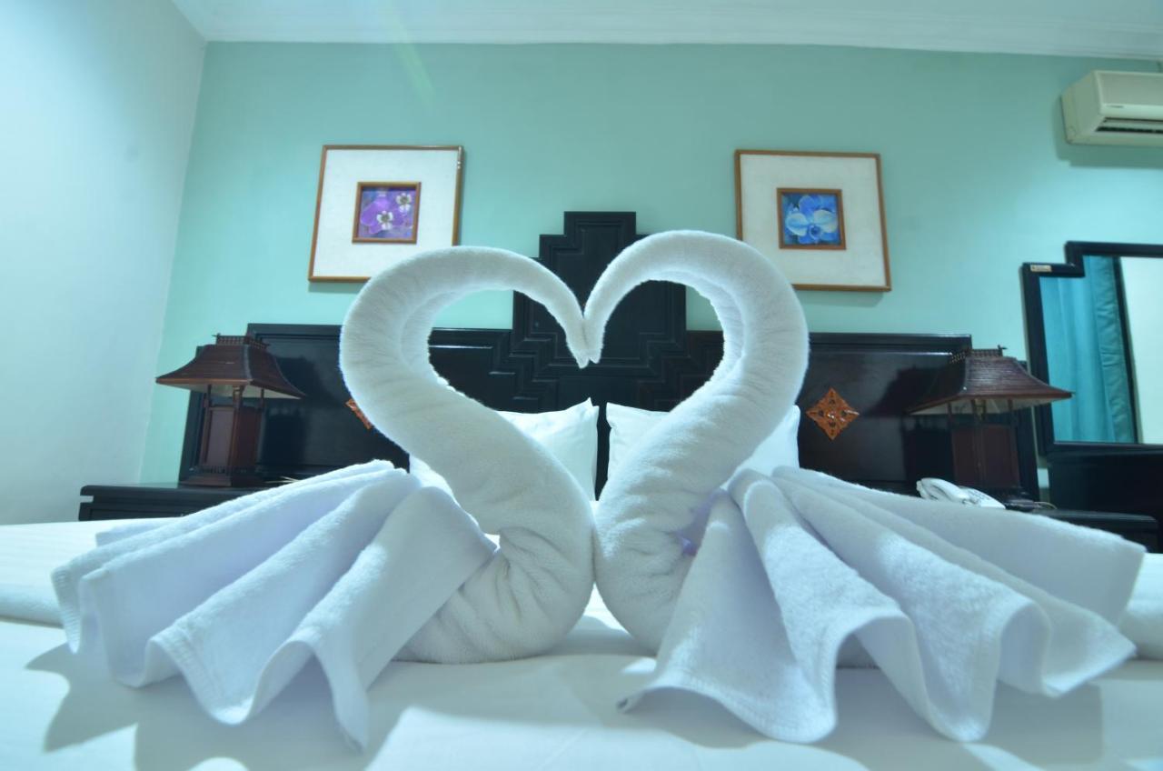 Hotel Sofia Juanda Surabaya Сидоарджо Екстериор снимка