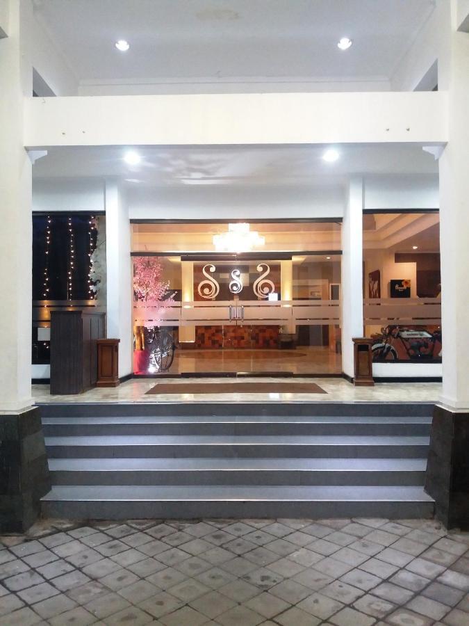Hotel Sofia Juanda Surabaya Сидоарджо Екстериор снимка