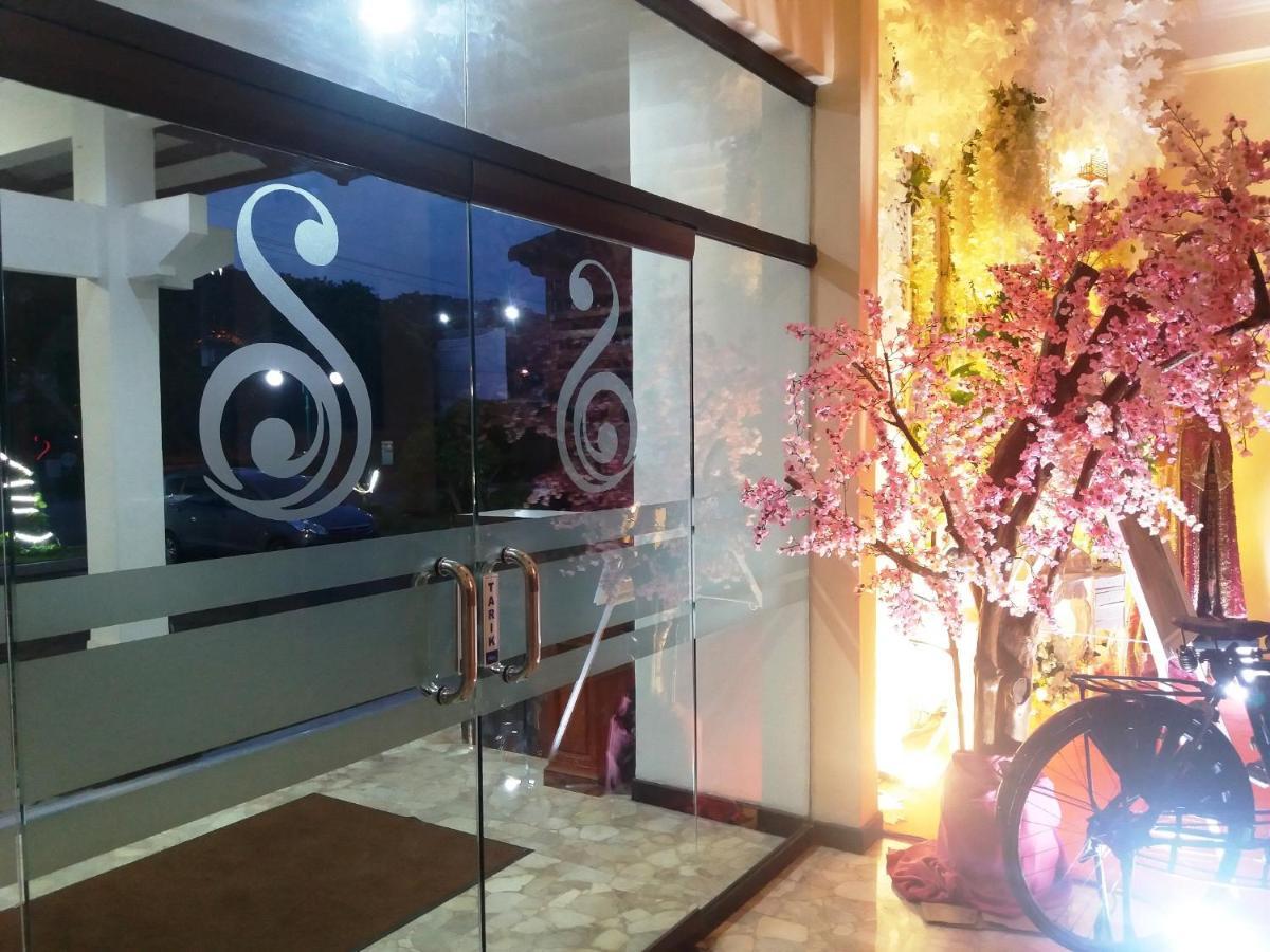 Hotel Sofia Juanda Surabaya Сидоарджо Екстериор снимка